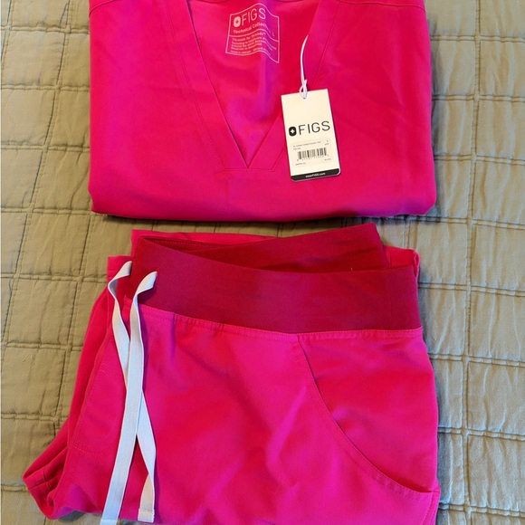 Figs Other - Figs set L Casma top and XL Kade bottom